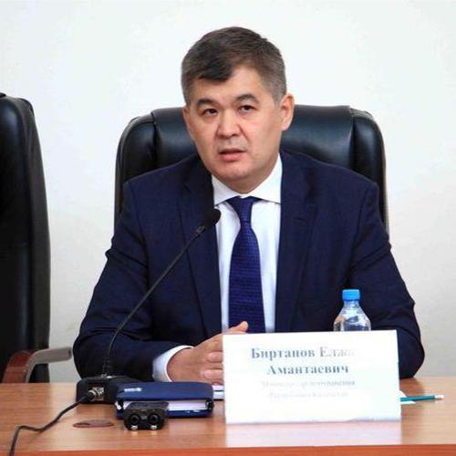 В Казахстане сняли с должности главу Минздрава, заразившегося коронавирусом