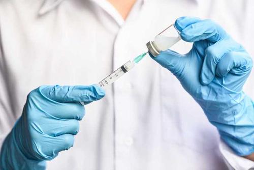 Иммунолог рассказал о симптомах при вакцинации от коронавируса