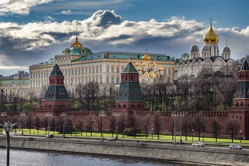 В Кремле прокомментировали снос памятников в США