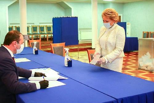 Матвиенко предлагает использовать практику многодневного голосования