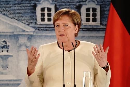 Ангела Меркель объяснила, почему никто не видел ее в маске