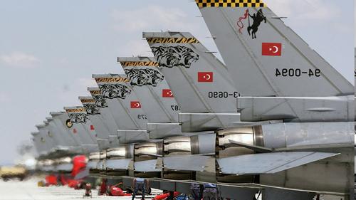 Турецкие ВВС провели авиаразведку позиций сирийских войск