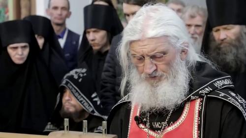 Схиигумен Сергий объявил войну руководству РПЦ и светской власти в России. Адепты монаха пообещали «стоять за него насмерть» 