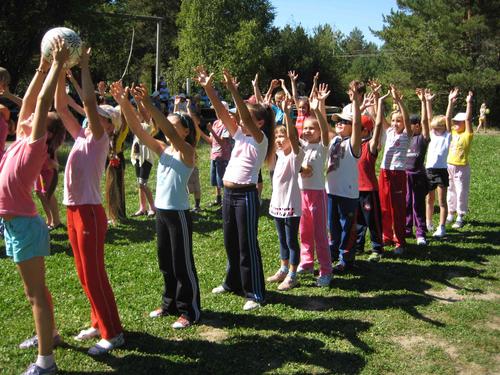 Школьникам Волгограда разрешили в лагеря