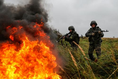 Политолог Ищенко объяснил невыгодность военного вторжения на Украину для России 