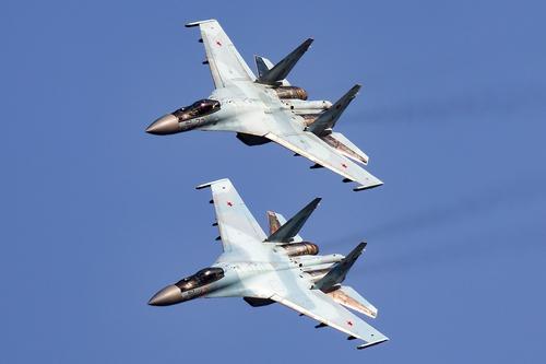 Минобороны опубликовало видео перехвата российскими истребителями самолета ВВС США