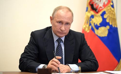 Песков прокомментировал повышенный интерес к ручке Путина на совещаниях