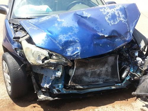 Автомобиль протаранил школу в Приморье, четверо пострадавших