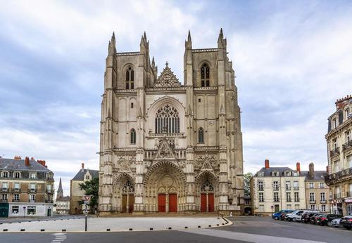 Во Франции начато расследование по факту намеренного поджога собора в Нанте