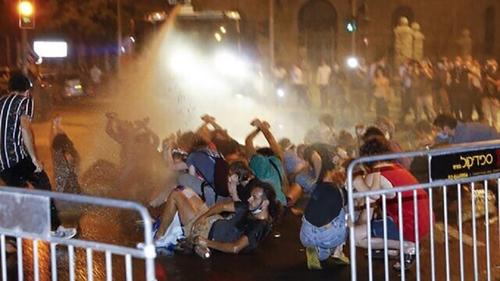 В Израиле на акциях протеста пришлось применять водометы и задействовать конные отряды