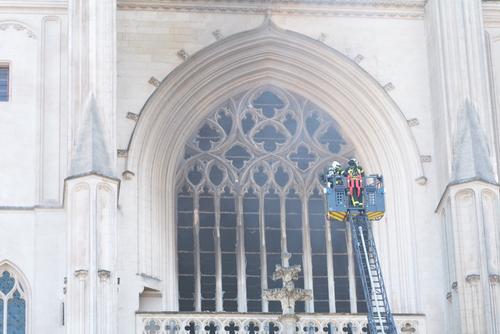 Расходы на восстановление собора в Нанте после пожара возьмут на себя власти Франции 