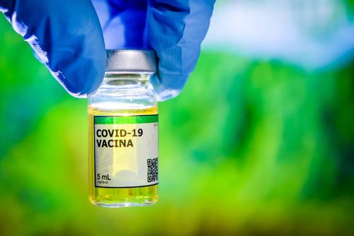 Власти Великобритании обеспечили ранний доступ к 90 млн доз вакцин от COVID-19