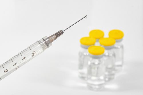 Минобороны РФ: первая отечественная вакцина против COVID-19 готова