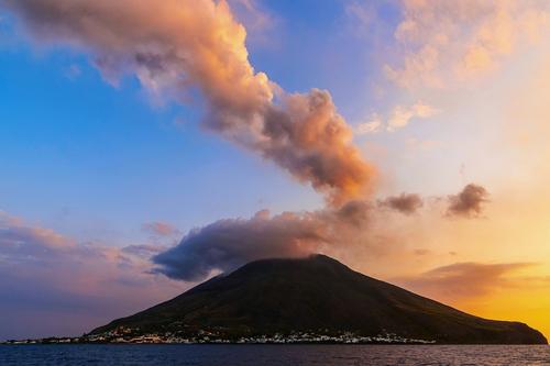 В Италии произошло извержение вулкана Стромболи