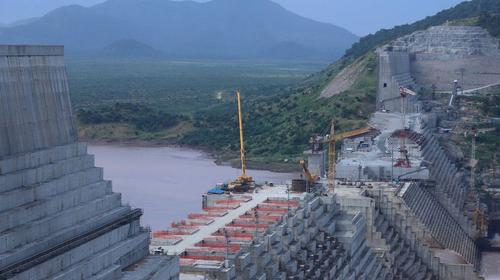 Эфиопия построила плотину на Голубом Ниле, Египту не хватает воды