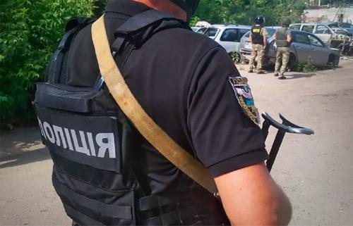 Захвативший полицейского в заложники в Полтаве скрылся в лесу