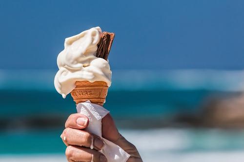 Эксперты Роскачества научили выбирать мороженое и объяснили его отличия от замороженного десерта