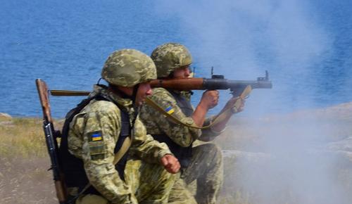 Военный ВСУ выложил видео ракетного удара по гранатометному расчету ДНР в Приазовье