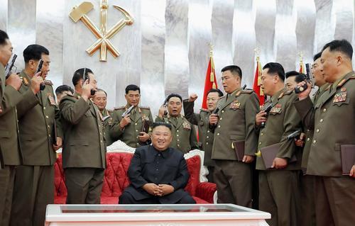 Лидер КНДР поздравил командиров народной армии с 67-м Днем Победы  