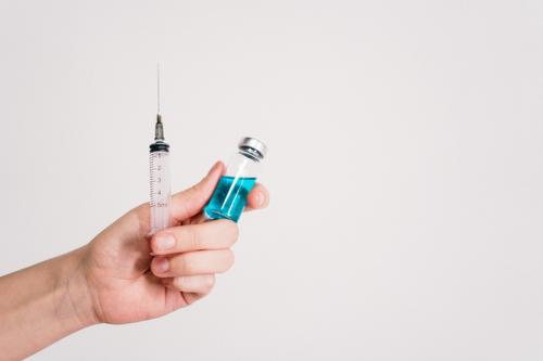 Эксперт увидел «большие проблемы» для всего мира в гонке за вакциной от коронавируса