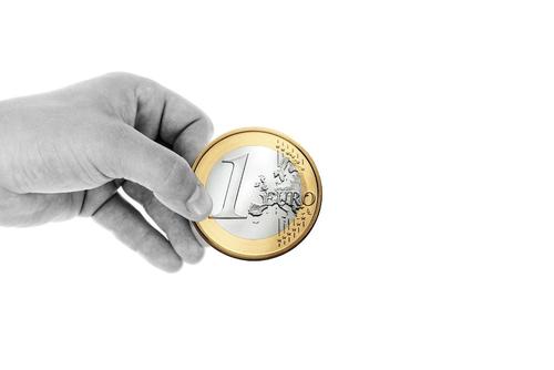 Курс евро впервые с начала апреля превысил 85 рублей