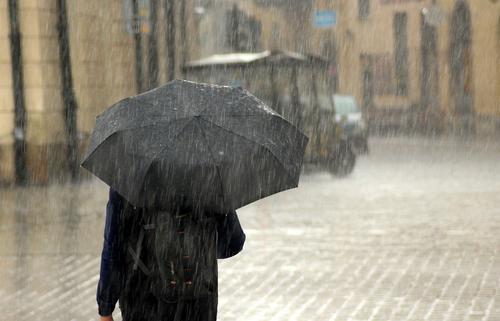 МЧС предупредило о сильном дожде, грозе и граде в Московском регионе 