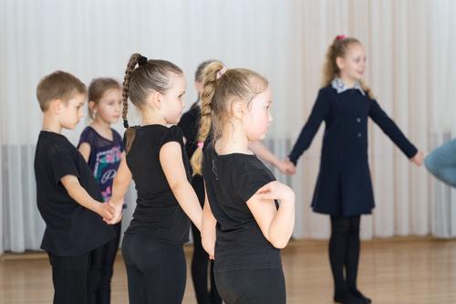 Психолог: как танцы и музыка влияют на мозг ребёнка