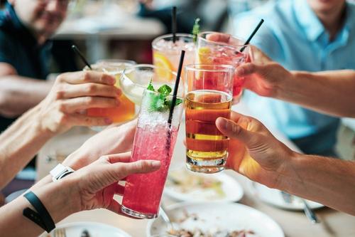 Диетолог перечислила самые опасные алкогольные коктейли