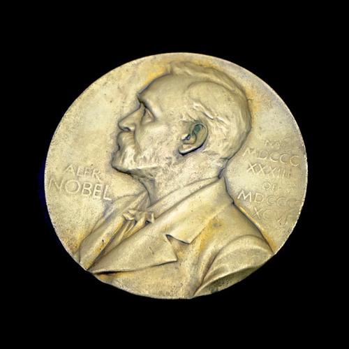 Ушел из жизни обладатель Нобелевской премии мира Джон Хьюм