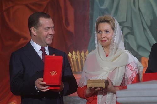 Дмитрий Медведев и его жена получат дипломатические паспорта