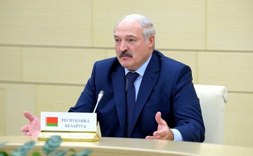 На Украине назвали возможный сценарий отстранения Лукашенко Западом и Россией