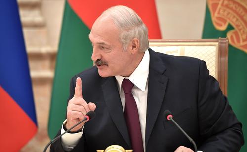 Лукашенко заявил, что  против него направлены «ядовитые ковидные стрелы»