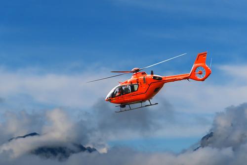 В Алтае на горе вертолет совершил жесткую посадку