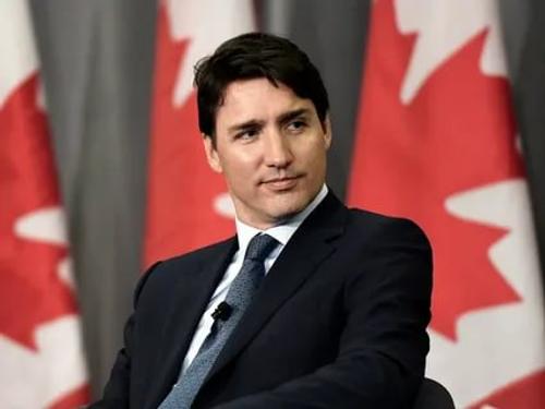 Премьер-министра Канады обвиняют в краже денег у детей