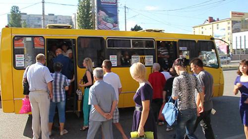 В Крыму о социальной дистанции в транспорте уже не думают