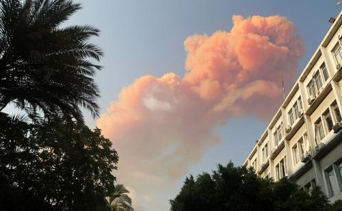 Эксперт рассказал, почему в Бейруте после взрыва был розовый дым