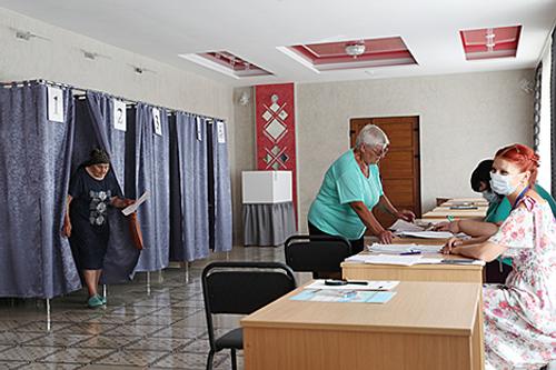 За период досрочного голосования на выборах президента в Белоруссии проголосовали около половины избирателей