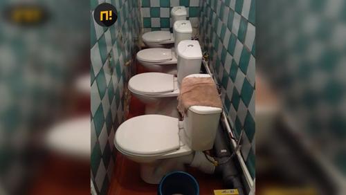 В иркутской школе построили туалеты, которыми никто не может воспользоваться. Уже два года