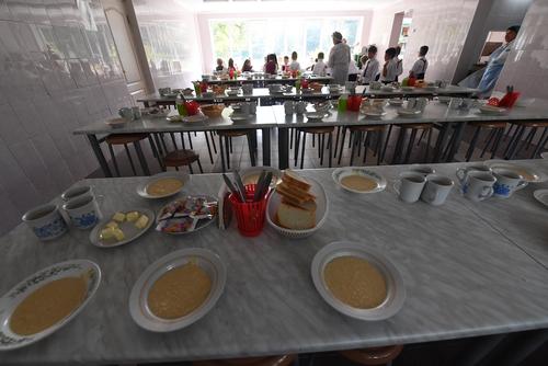 Правительство распределит на обеспечение школьников горячим питанием 22 млрд рублей