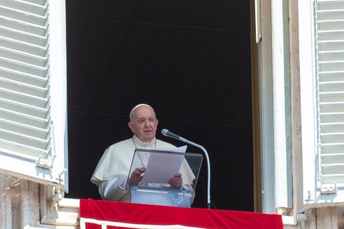 Папа Римский призвал белорусов отказаться от насилия и уважать право 