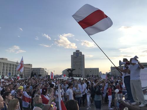 Несанкционированная акция протеста началась у Дома правительства в Минске