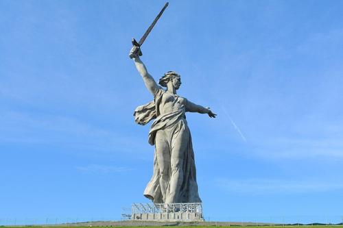 Артемий Лебедев назвал «уродской» скульптуру «Родина-мать» в Волгограде