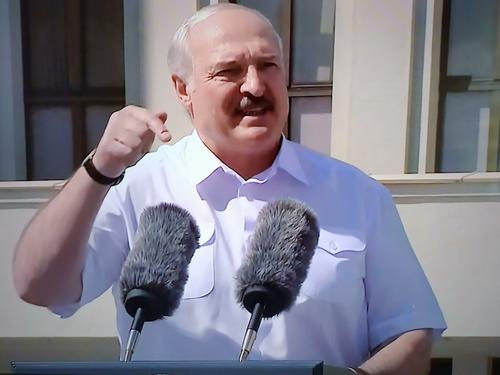 Лукашенко заявил, что разрешит ситуацию в Белоруссии  «в ближайшие дни»