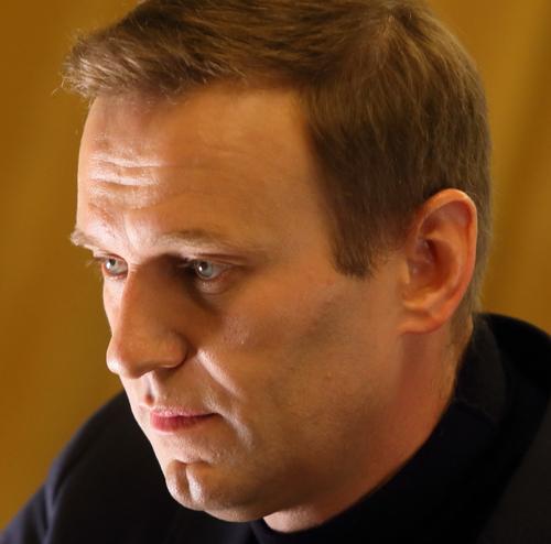Российские и немецкие врачи осмотрели Навального, провели консилиум и решили оставить блогера в больнице в Омске