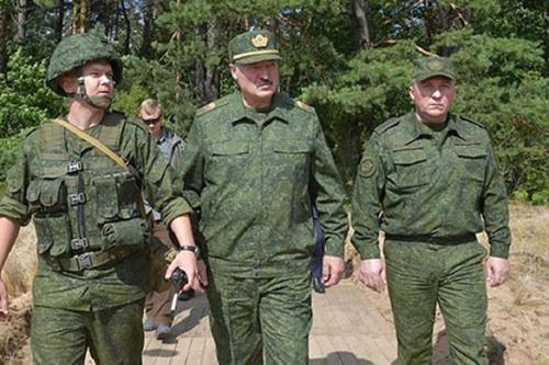 Лукашенко заявил, что ситуация в Белоруссии развивается по сценарию «цветных революций»