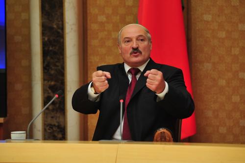  Лукашенко поручил военным «жестко защищать» свою страну 