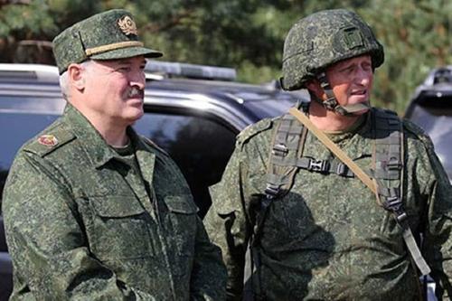 Лукашенко заявил, что Запад спонсирует оппозицию в Белоруссии