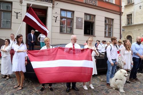 Латвия выстроилась в «цепь солидарности» в поддержку Беларуси