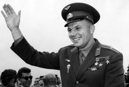 С неба спустился: как Юрий Гагарин прилетел в Ригу