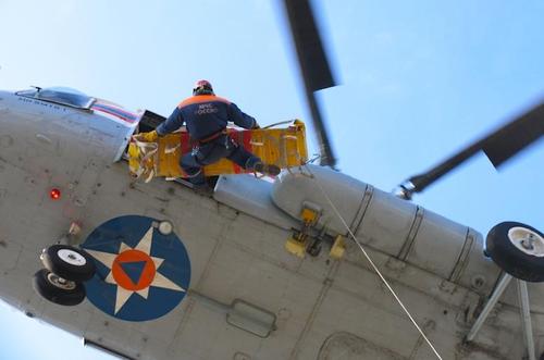 В сочинских горах вынужденную посадку совершил вертолет